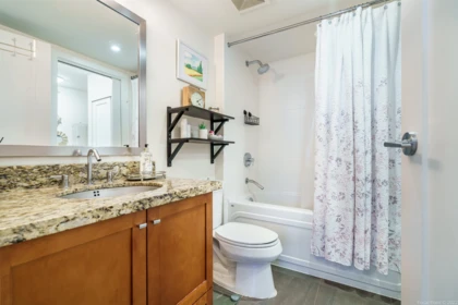 Hallway Photo of 1102 1 Renaissance Square, New Westminster, BC