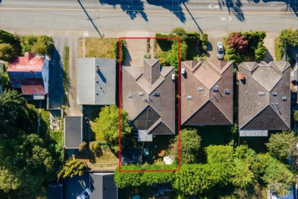 Front Yard Photo of 2011 Seventh Avenue, New Westminster, BC