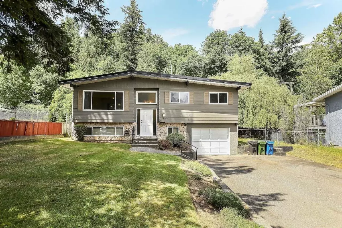 Living Room Photo of 31639 Charlotte Avenue, Abbotsford, BC