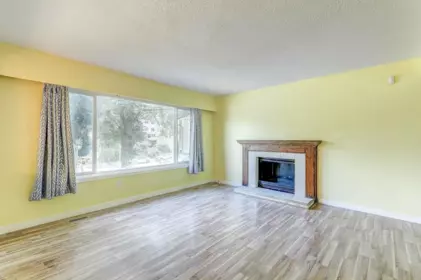 Kitchen Island Photo of 31639 Charlotte Avenue, Abbotsford, BC