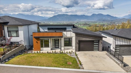 8181 Harvest Place, Chilliwack, BC, Chilliwack — Single Family Residence for sale