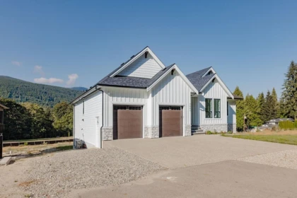 1203 Castle Road, Gibsons, BC, Gibsons — Single Family Residence for sale