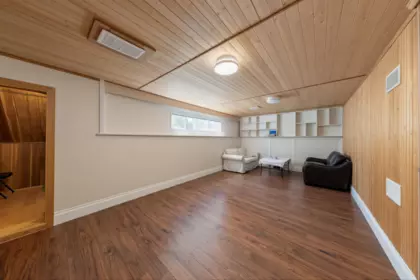 Hallway Photo of 2911 E 51st Avenue, Vancouver, BC