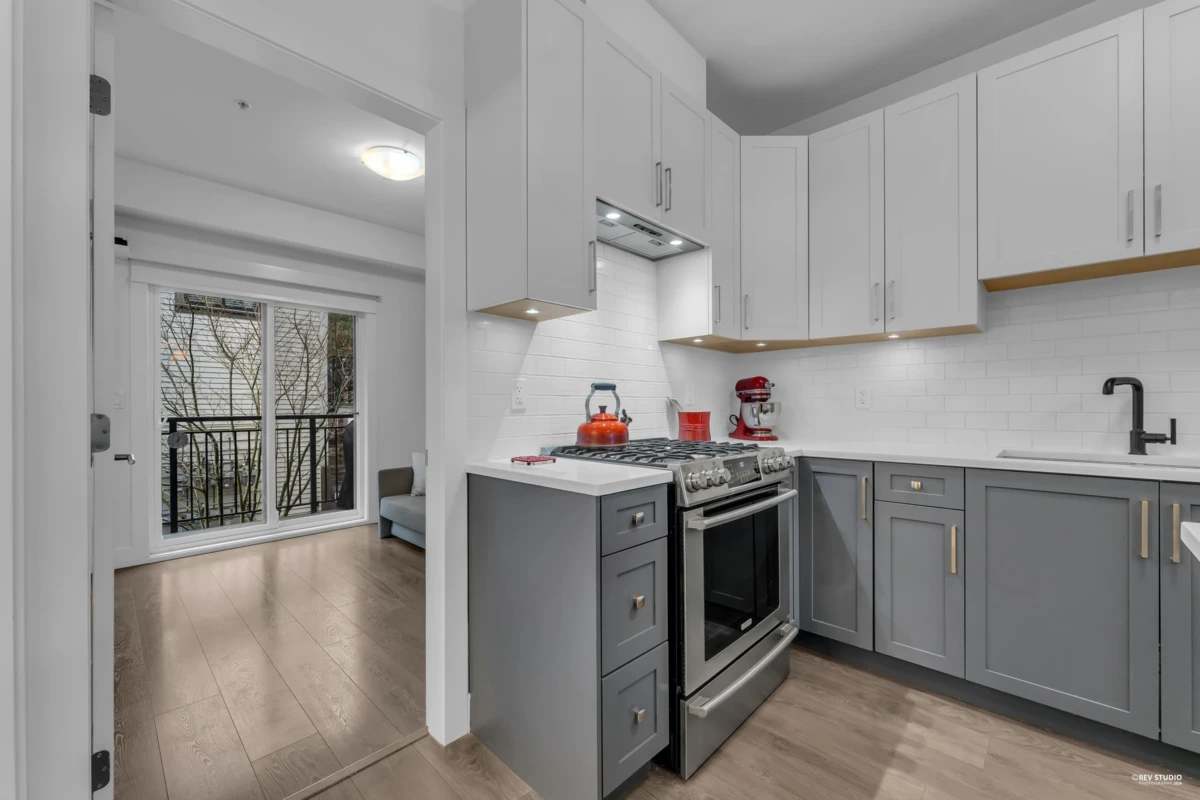 Dining Area Photo of 5795 Wales Street, Vancouver, BC