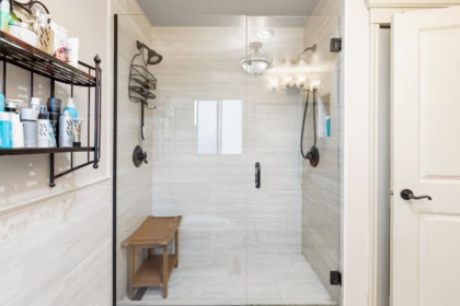 Guest Bathroom Photo of 732 Rochester Avenue, Coquitlam, BC