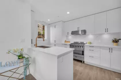 Guest Bathroom Photo of 469 W 63rd Avenue, Vancouver, BC