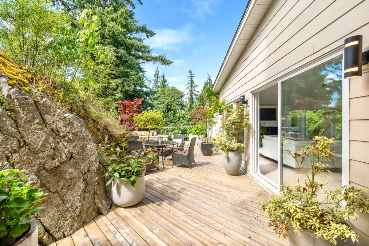 Dining Area Photo of 6236 Summit Avenue, West Vancouver, BC