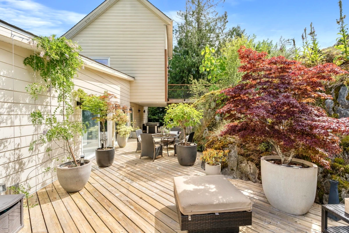 Family Room Photo of 6236 Summit Avenue, West Vancouver, BC
