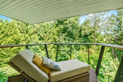 Garden / Landscaping Photo of 6236 Summit Avenue, West Vancouver, BC