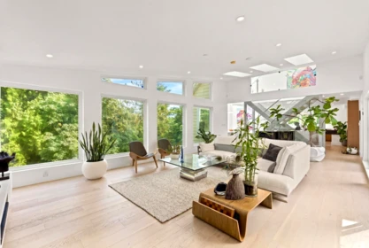 Kitchen Island Photo of 6236 Summit Avenue, West Vancouver, BC