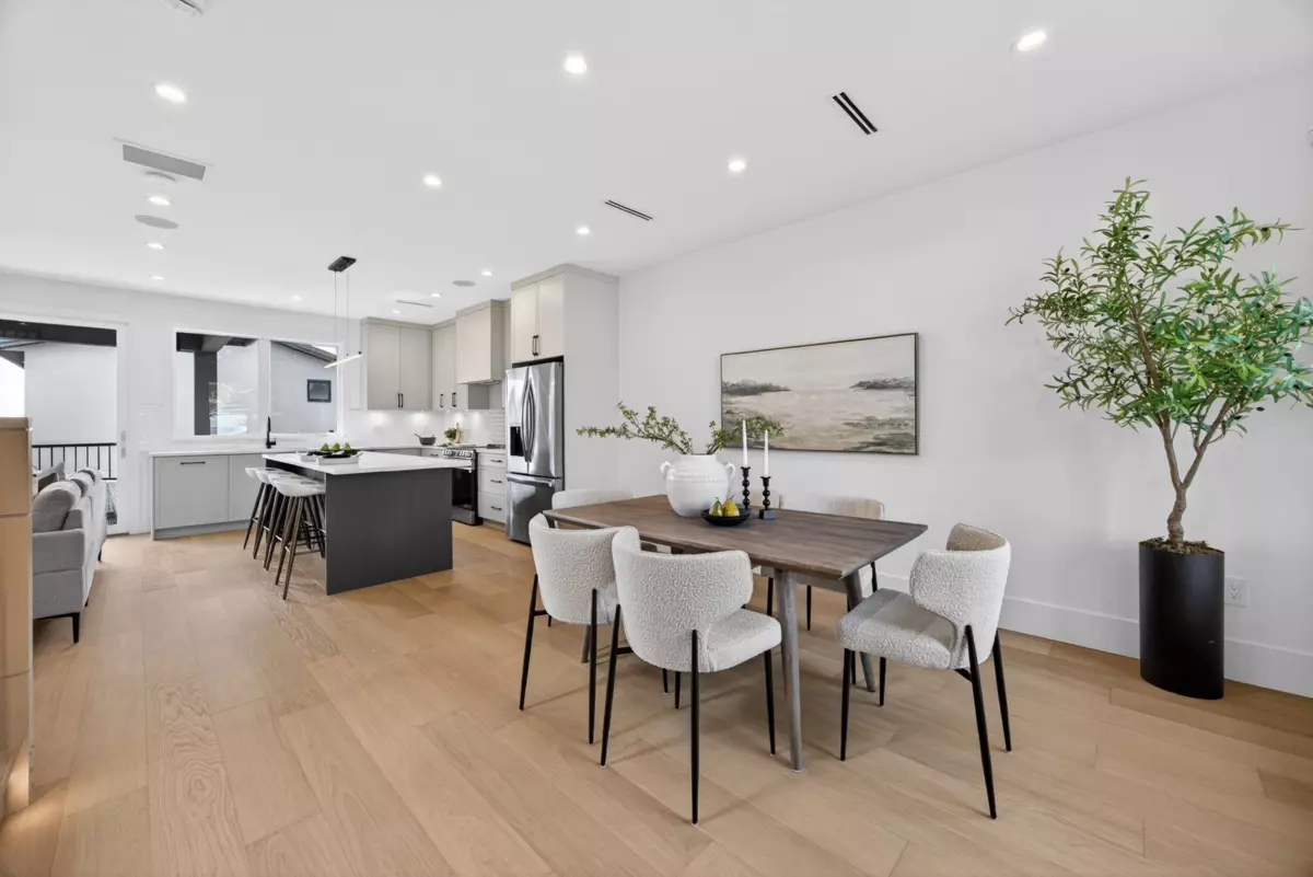 Family Room Photo of 1150 Charland Avenue, Coquitlam, BC