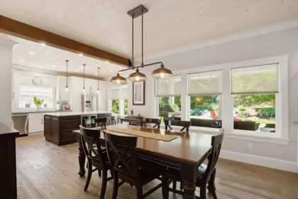 Kitchen Island Photo of 31991 Bench Avenue, Mission, BC