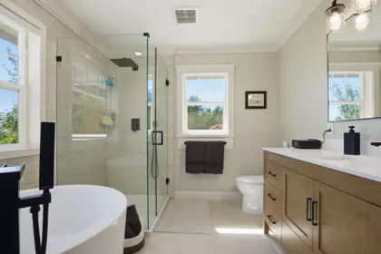 Powder Room Photo of 31991 Bench Avenue, Mission, BC
