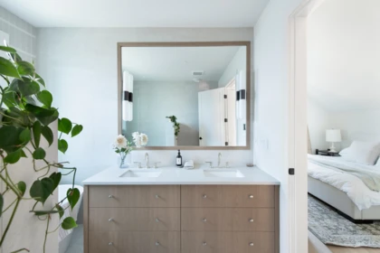 Powder Room Photo of 2 2115 W 18th Avenue, Vancouver, BC