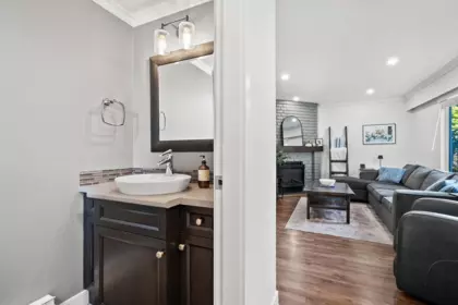 Laundry Room Photo of 4851 55b Street, Delta, BC