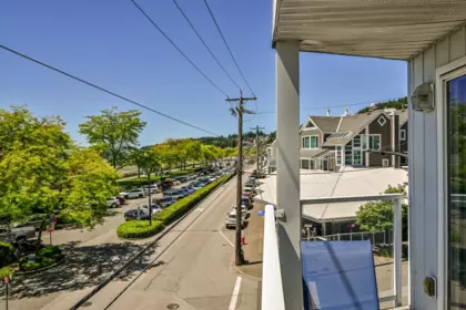 Garden / Landscaping Photo of 201 14881 Marine Drive, White Rock, BC