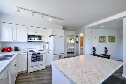 Office / Den Photo of 201 14881 Marine Drive, White Rock, BC