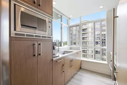 Kitchen Photo of 907 1333 W 11th Avenue, Vancouver, BC