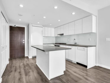 Kitchen Island Photo of 1705 2388 Madison Avenue, Burnaby, BC