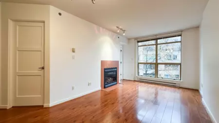 Breakfast Nook Photo of 511 819 Hamilton Street, Vancouver, BC