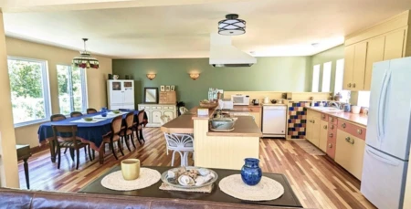 Kitchen Island Photo of 3011 184 Street, Surrey, BC
