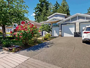 5685 Neville Street, Burnaby, BC, Burnaby — Half Duplex for sale