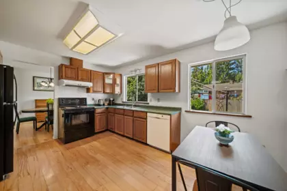 Kitchen Island Photo of 11791 229th Street, Maple Ridge, BC