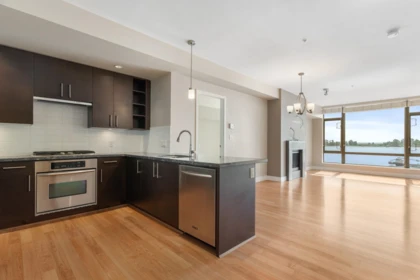 302 14200 Riverport Way, Richmond, BC, Richmond — Apartment/Condo for sale