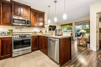 Kitchen Island Photo of 104 32445 Simon Avenue, Abbotsford, BC