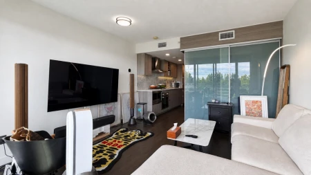 819 8800 Hazelbridge Way, Richmond, BC, Richmond — Apartment/Condo for sale