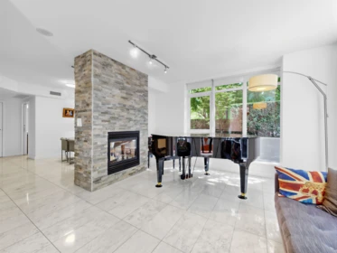 1211 W Cordova Street, Vancouver, BC, Vancouver — Townhouse for sale