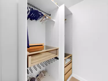 Laundry Room Photo of 1211 W Cordova Street, Vancouver, BC
