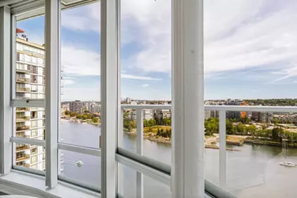 Powder Room Photo of 2106 918 Cooperage Way, Vancouver, BC