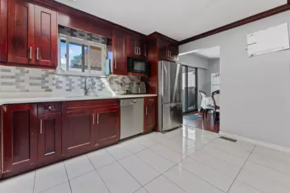 Kitchen Island Photo of 9223 134 Street, Surrey, BC