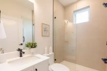 Mudroom Photo of 1 3615 Turner Street, Vancouver, BC