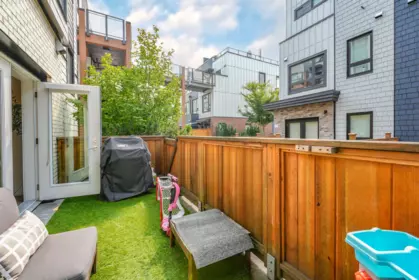 Backyard Photo of 127 525 E 2nd Street, North Vancouver, BC