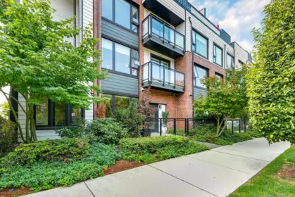Hot Tub / Spa Photo of 127 525 E 2nd Street, North Vancouver, BC