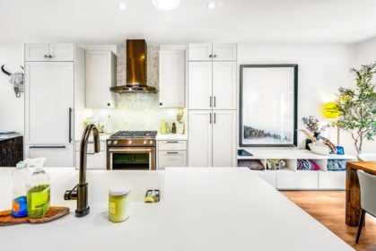 Kitchen Island Photo of 127 525 E 2nd Street, North Vancouver, BC