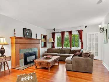 Breakfast Nook Photo of 5811 Eagle Island, West Vancouver, BC