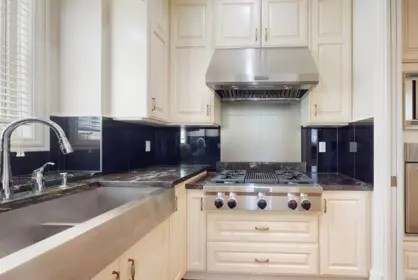 Kitchen Island Photo of 3749 W 11th Avenue, Vancouver, BC