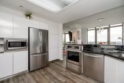 Kitchen Photo of 2304 10082 148 Street, Surrey, BC