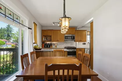 Kitchen Island Photo of 34348 Laburnum Avenue, Abbotsford, BC