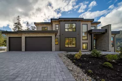 9289 Steller's Way, Whistler, BC, Whistler — Single Family Residence for sale