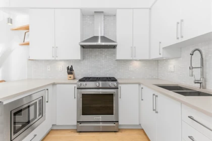 Kitchen Island Photo of 206 41328 Skyridge Place, Squamish, BC