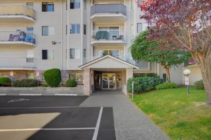 Front Yard Photo of 206 2750 Fuller Street, Abbotsford, BC