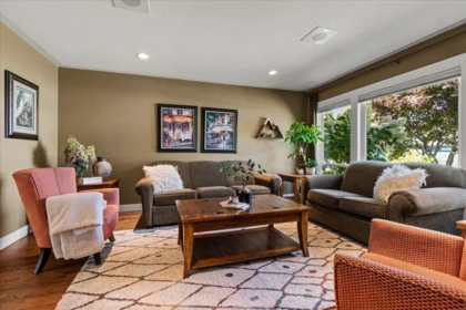 Family Room Photo of 46378 John Place, Chilliwack, BC
