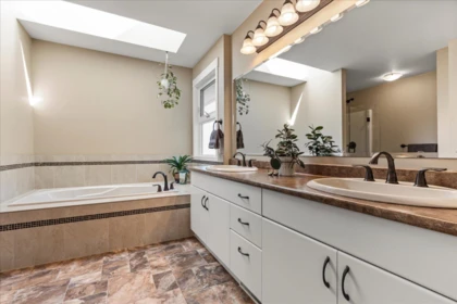 Mudroom Photo of 46378 John Place, Chilliwack, BC