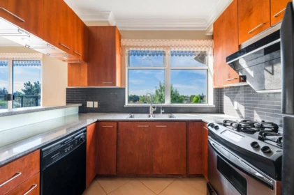 Kitchen Island Photo of 419 8480 Granville Avenue, Richmond, BC