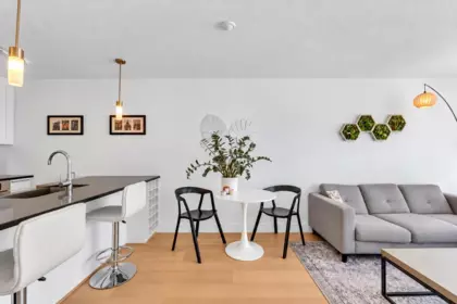 Breakfast Nook Photo of 2102 888 Homer Street, Vancouver, BC