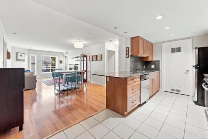 207 1212 Main Street, Squamish, BC, Squamish — Apartment/Condo for sale